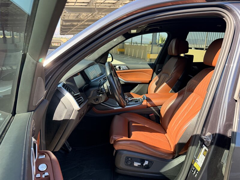 2020 BMW X7 M50i - Photo 16 - Canoga Park, CA 91303