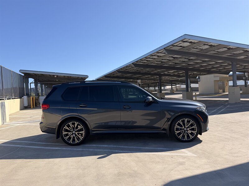 2020 BMW X7 M50i - Photo 5 - Canoga Park, CA 91303