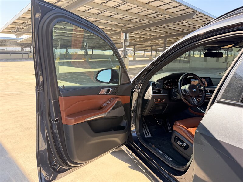 2020 BMW X7 M50i - Photo 15 - Canoga Park, CA 91303