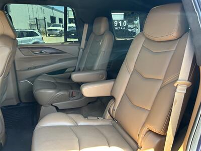 2017 Cadillac Escalade Platinum   - Photo 23 - Canoga Park, CA 91303