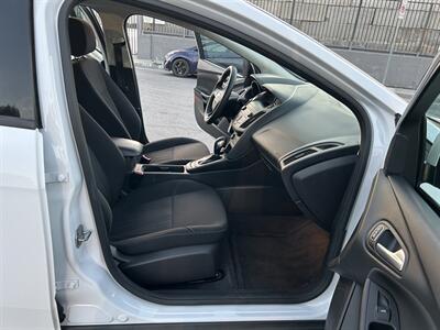 2018 Ford Focus SE   - Photo 19 - Canoga Park, CA 91303