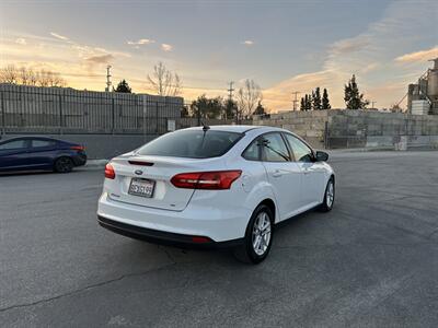 2018 Ford Focus SE   - Photo 4 - Canoga Park, CA 91303