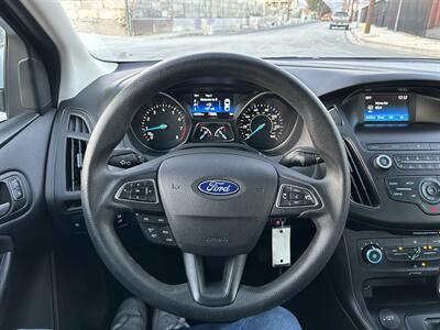2018 Ford Focus SE   - Photo 27 - Canoga Park, CA 91303