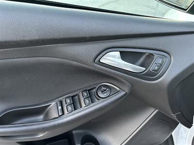 2018 Ford Focus SE   - Photo 21 - Canoga Park, CA 91303
