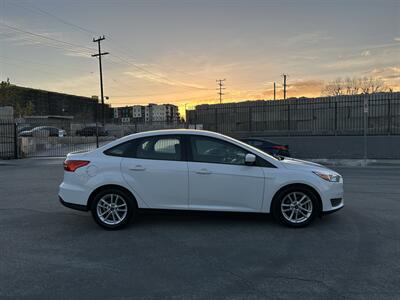 2018 Ford Focus SE   - Photo 5 - Canoga Park, CA 91303