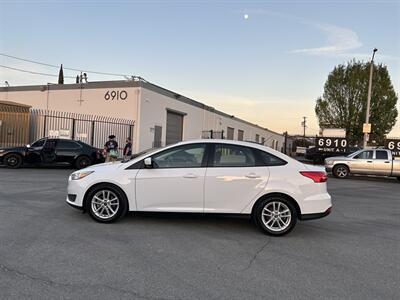 2018 Ford Focus SE   - Photo 2 - Canoga Park, CA 91303