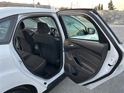 2018 Ford Focus SE   - Photo 16 - Canoga Park, CA 91303