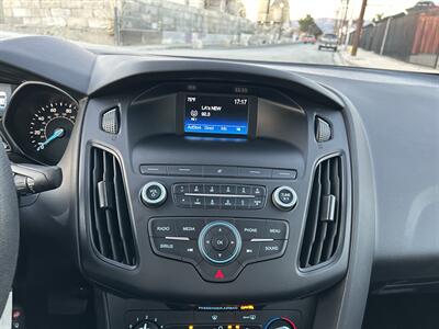2018 Ford Focus SE   - Photo 25 - Canoga Park, CA 91303