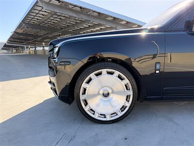 2023 Rolls-Royce Cullinan   - Photo 14 - Canoga Park, CA 91303