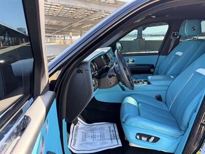 2023 Rolls-Royce Cullinan   - Photo 22 - Canoga Park, CA 91303