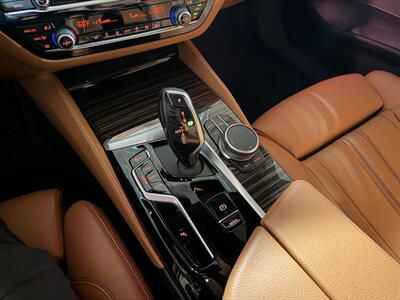 2022 BMW 5 Series M550i xDrive   - Photo 34 - Canoga Park, CA 91303