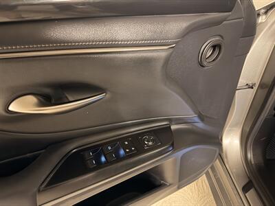 2019 Lexus ES 350   - Photo 21 - Canoga Park, CA 91303