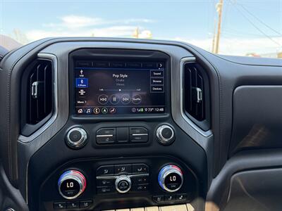 2020 GMC Sierra 2500HD Denali   - Photo 37 - Canoga Park, CA 91303