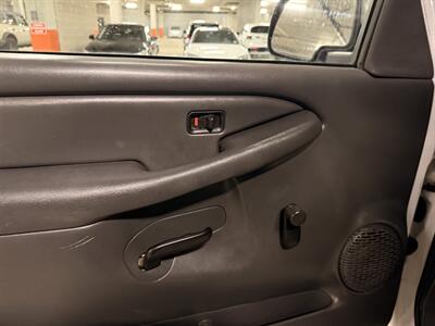 2003 Chevrolet Silverado 2500HD Work Truck   - Photo 19 - Canoga Park, CA 91303