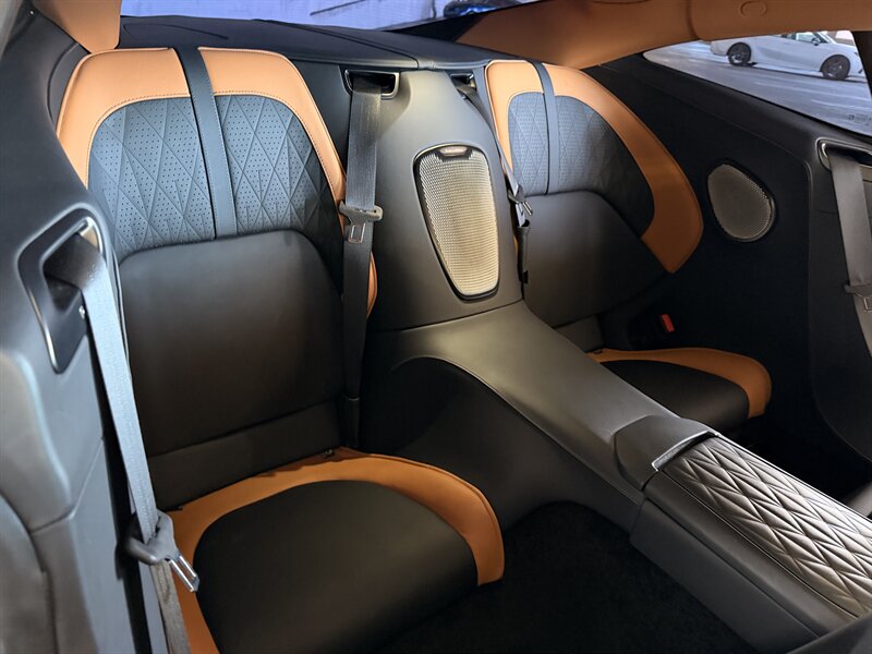 2024 Aston Martin DB12 V8 - Photo 24 - Canoga Park, CA 91303