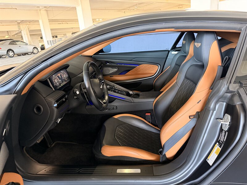 2024 Aston Martin DB12 V8 - Photo 16 - Canoga Park, CA 91303