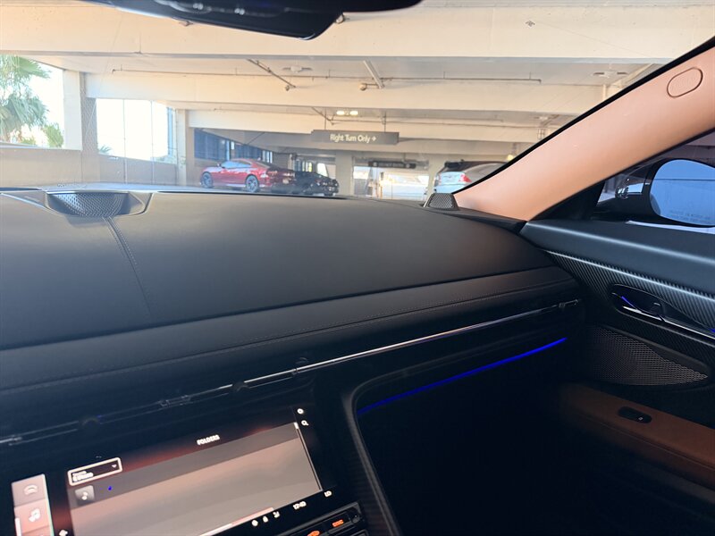 2024 Aston Martin DB12 V8 - Photo 27 - Canoga Park, CA 91303
