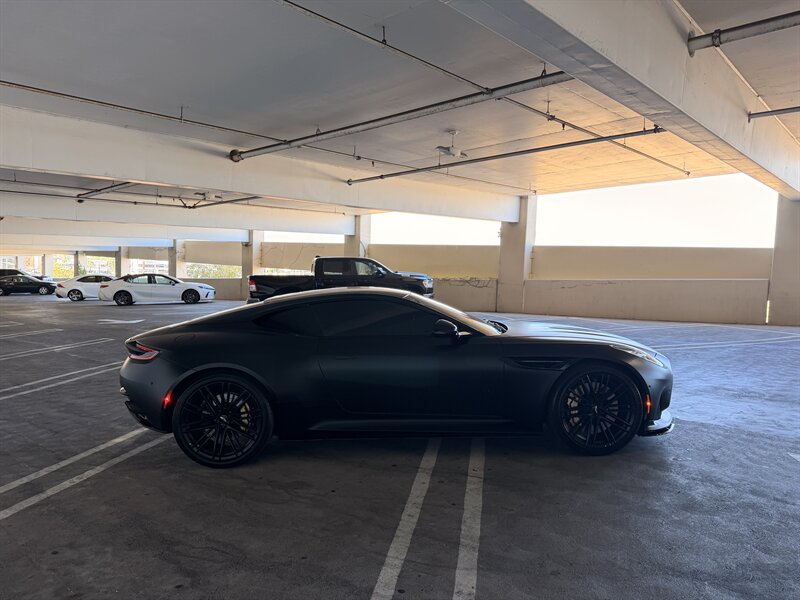 2024 Aston Martin DB12 V8 - Photo 5 - Canoga Park, CA 91303