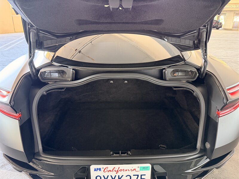 2024 Aston Martin DB12 V8 - Photo 9 - Canoga Park, CA 91303