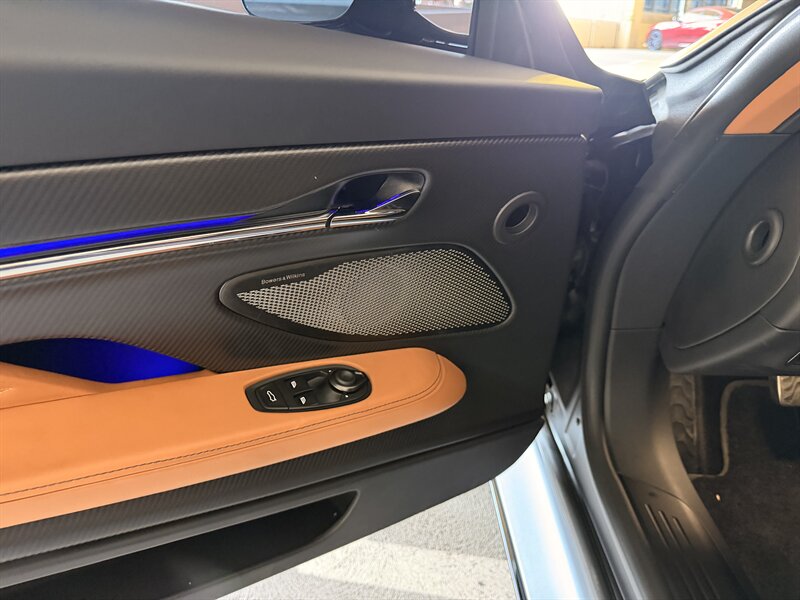 2024 Aston Martin DB12 V8 - Photo 19 - Canoga Park, CA 91303