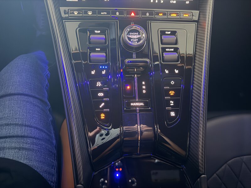 2024 Aston Martin DB12 V8 - Photo 30 - Canoga Park, CA 91303