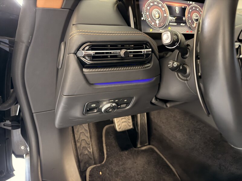 2024 Aston Martin DB12 V8 - Photo 21 - Canoga Park, CA 91303