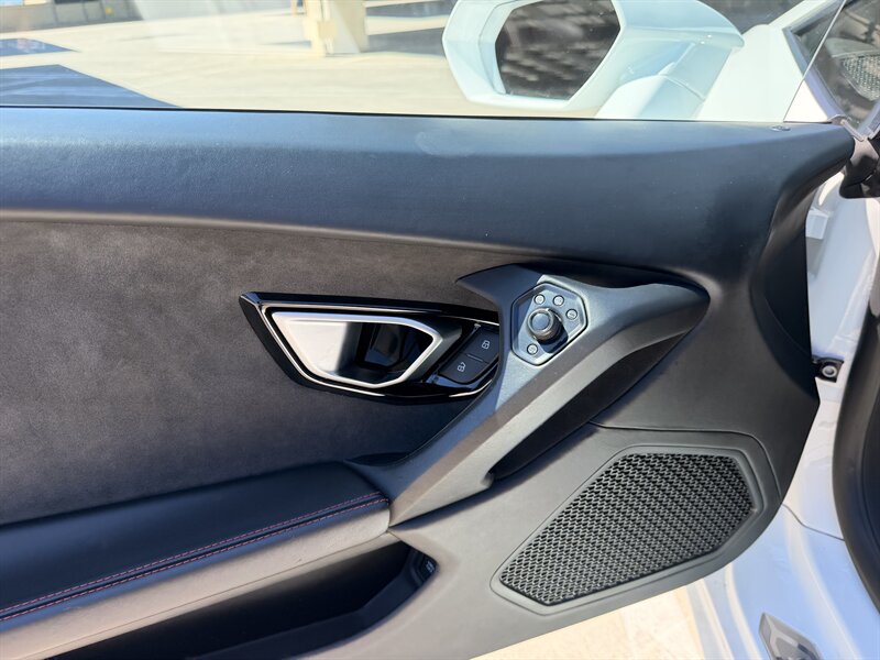 2016 Lamborghini Huracan LP 610-4 - Photo 22 - Canoga Park, CA 91303