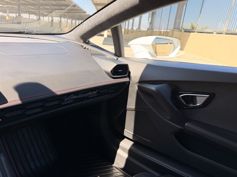 2016 Lamborghini Huracan LP 610-4 - Photo 31 - Canoga Park, CA 91303