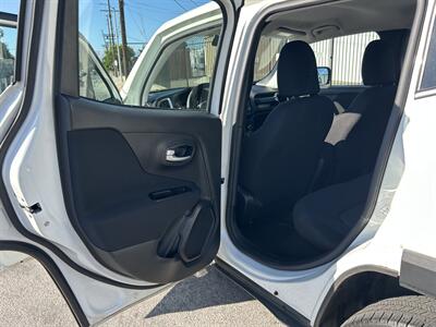 2020 Jeep Renegade Sport   - Photo 15 - Canoga Park, CA 91303