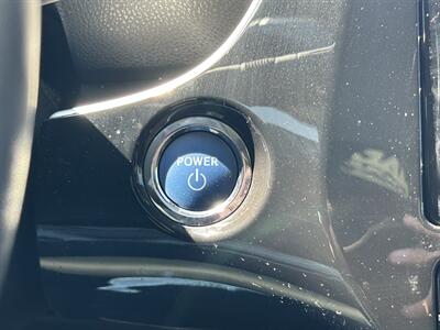 2022 Toyota Prius XLE   - Photo 40 - Canoga Park, CA 91303