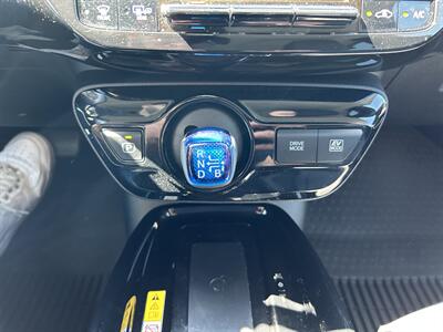 2022 Toyota Prius XLE   - Photo 28 - Canoga Park, CA 91303