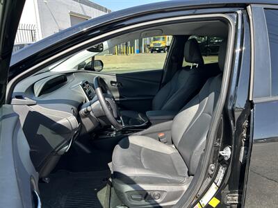 2022 Toyota Prius XLE   - Photo 14 - Canoga Park, CA 91303