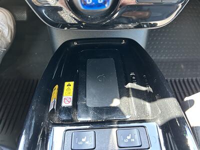 2022 Toyota Prius XLE   - Photo 29 - Canoga Park, CA 91303