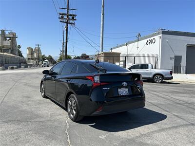 2022 Toyota Prius XLE   - Photo 3 - Canoga Park, CA 91303