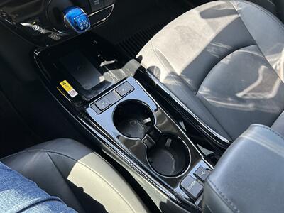 2022 Toyota Prius XLE   - Photo 25 - Canoga Park, CA 91303