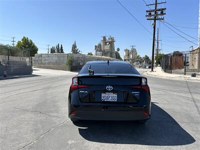 2022 Toyota Prius XLE   - Photo 8 - Canoga Park, CA 91303