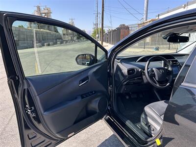 2022 Toyota Prius XLE   - Photo 13 - Canoga Park, CA 91303