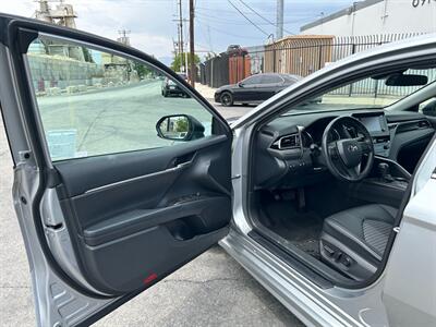 2021 Toyota Camry SE   - Photo 11 - Canoga Park, CA 91303