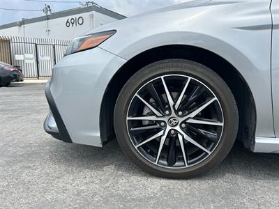 2021 Toyota Camry SE   - Photo 10 - Canoga Park, CA 91303