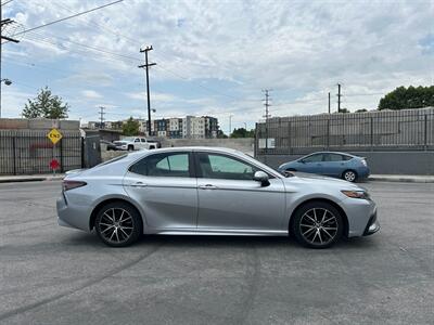 2021 Toyota Camry SE   - Photo 5 - Canoga Park, CA 91303