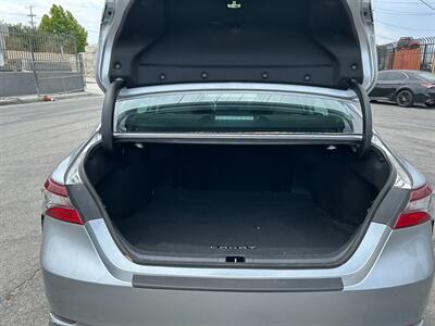 2021 Toyota Camry SE   - Photo 9 - Canoga Park, CA 91303