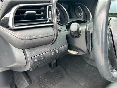 2021 Toyota Camry SE   - Photo 21 - Canoga Park, CA 91303