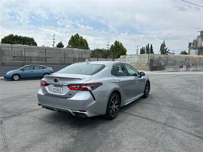 2021 Toyota Camry SE   - Photo 4 - Canoga Park, CA 91303