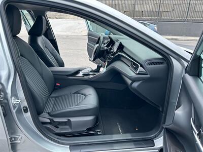 2021 Toyota Camry SE   - Photo 18 - Canoga Park, CA 91303