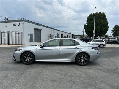 2021 Toyota Camry SE   - Photo 2 - Canoga Park, CA 91303