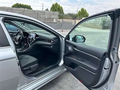 2021 Toyota Camry SE   - Photo 17 - Canoga Park, CA 91303