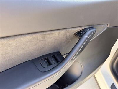2022 Tesla Model Y Performance   - Photo 36 - Canoga Park, CA 91303