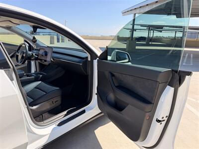 2022 Tesla Model Y Performance   - Photo 31 - Canoga Park, CA 91303