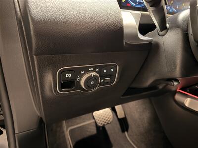 2022 Mercedes-Benz GLB GLB 250   - Photo 27 - Canoga Park, CA 91303