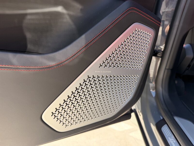 2021 Lamborghini Urus - Photo 34 - Canoga Park, CA 91303